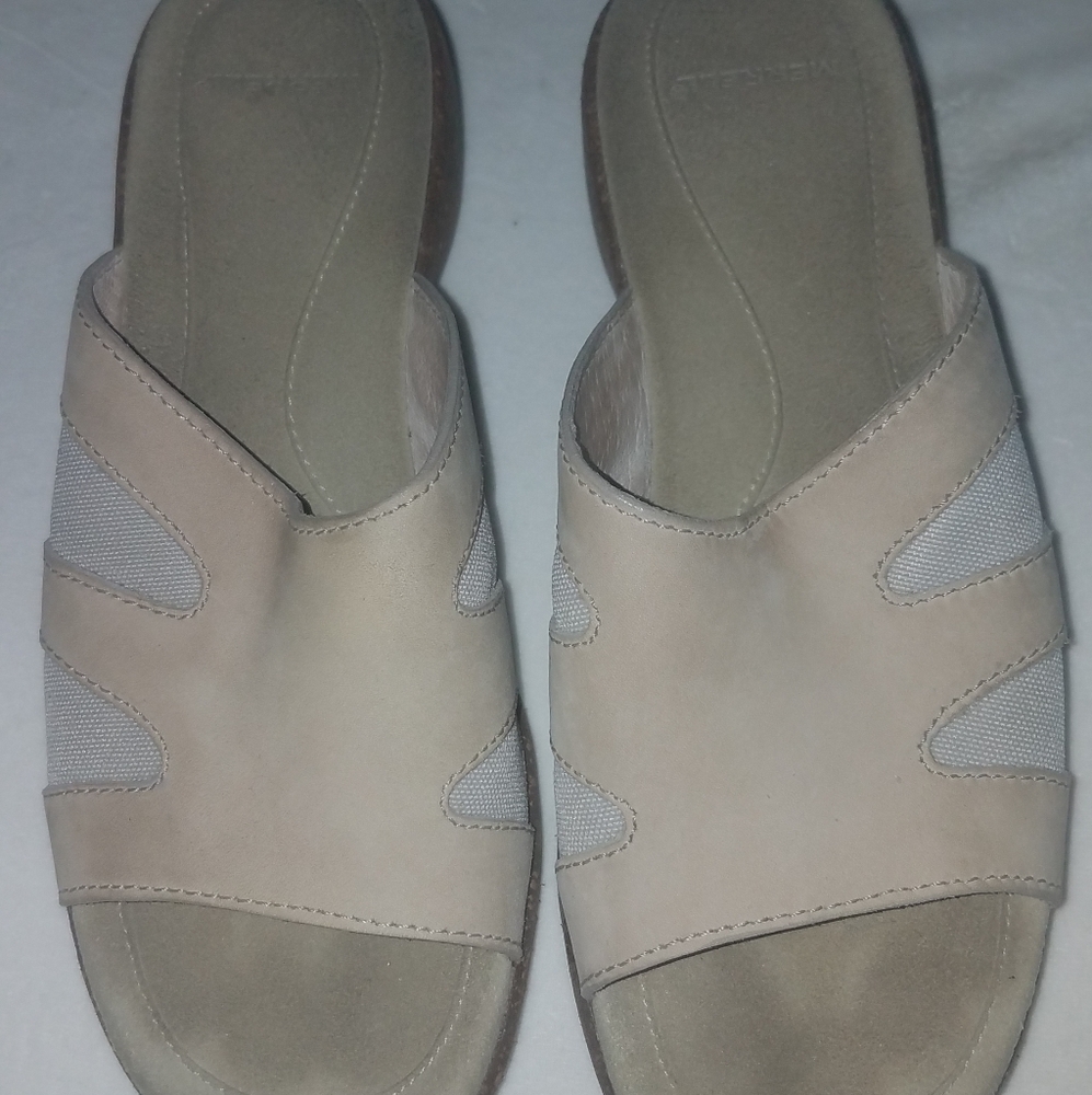 Merrell Wedge Style Sandals Sz 6 Exc condition